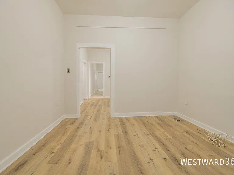 1141 S Francisco Ave #R1 — Photo 3