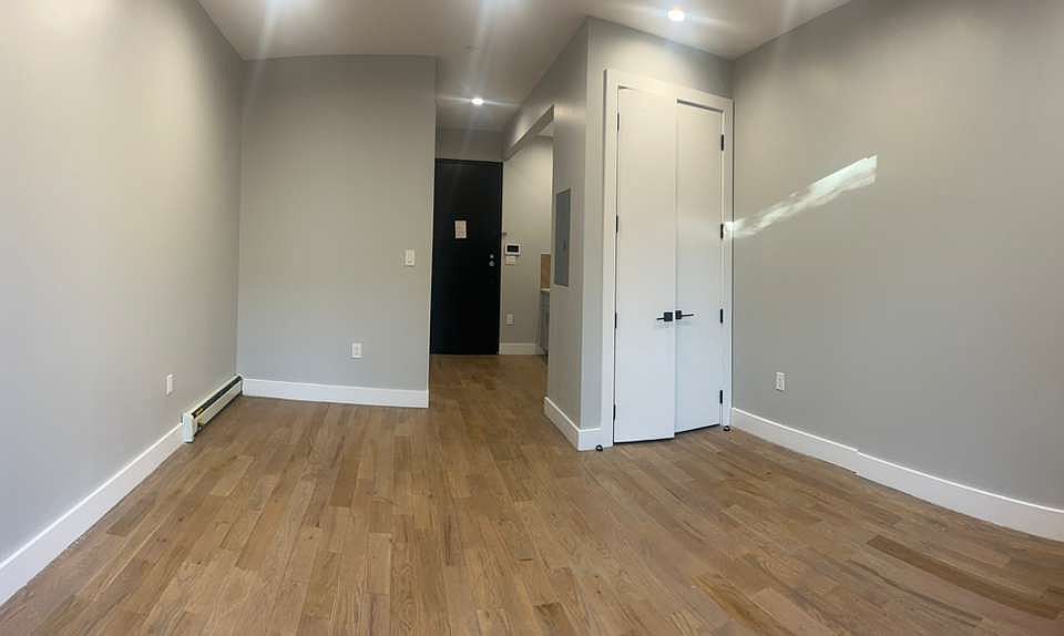 2nd image of 37 Legion St