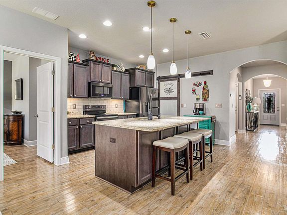 3rd image of 2538 Caldwell Cir