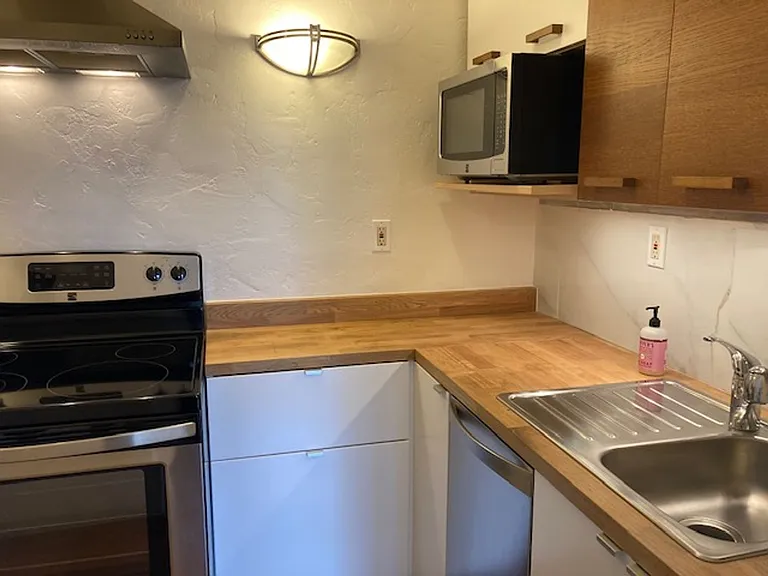 680 Cortes St — Photo 11