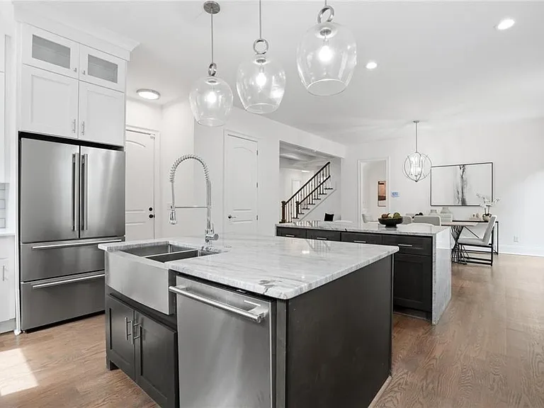 2415 Rugby Ave — Photo 11