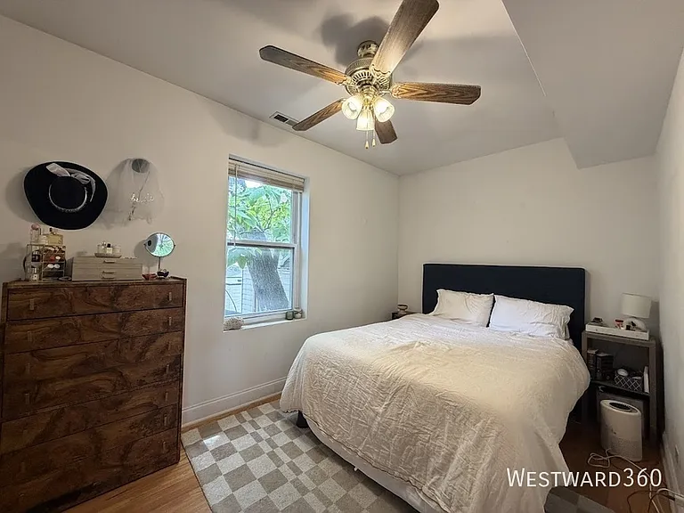 2239 W Cornelia Ave #2 — Photo 9