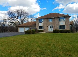 18 Cambridge Dr, Hawthorn Woods, IL