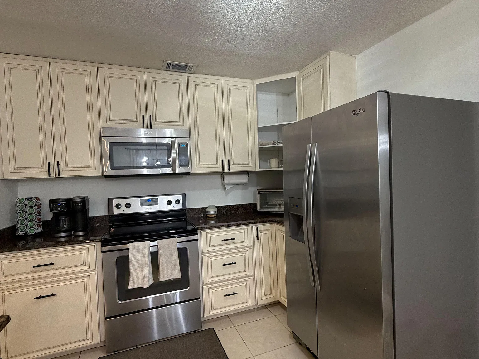 4 bed, 3.0 bath, 2800 sqft, $1,061 — Photo 2