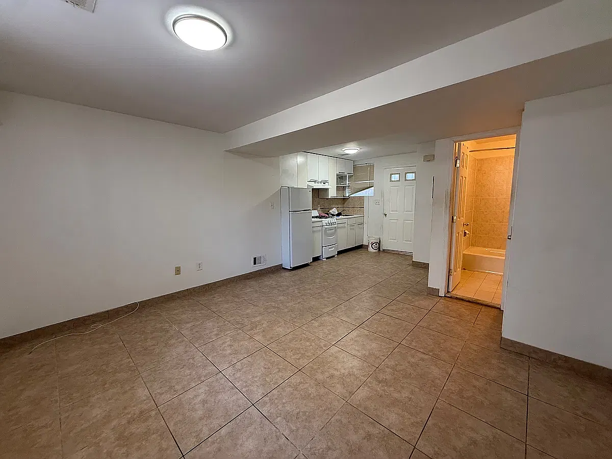 Studio, $1,500 — Photo 2