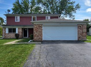 25 Pheasant Rd, Matteson, IL 60443