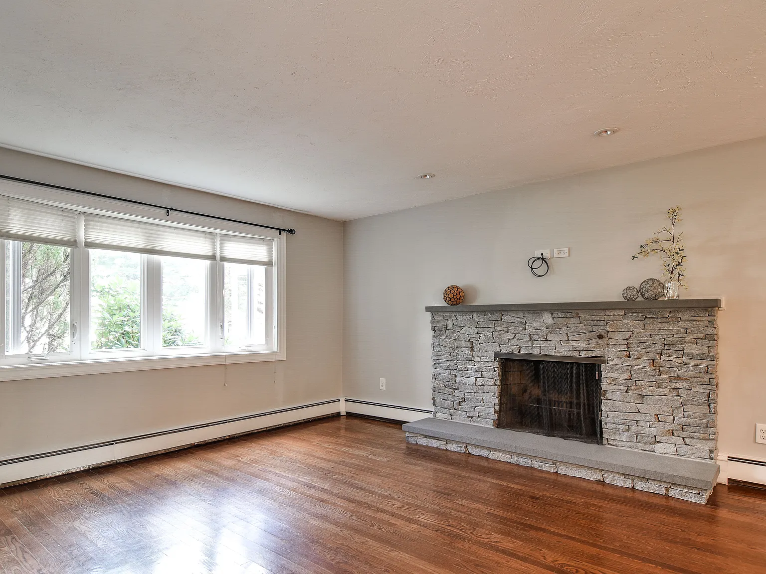 3 bed, 1.5 bath, 1634 sqft, $3,600 — Photo 4
