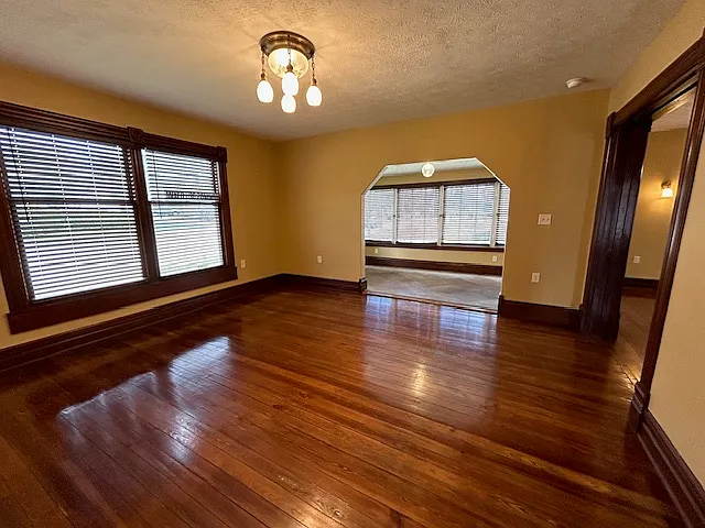3 bed, 1.5 bath, 2950 sqft, $1,750 — Photo 3