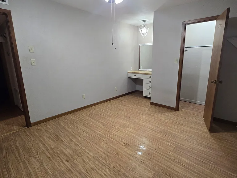 137 Summerplace St — Photo 32