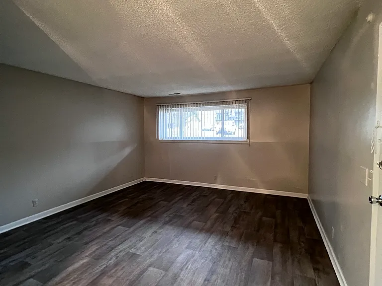 Bell Hollow Apartments — Photo 17