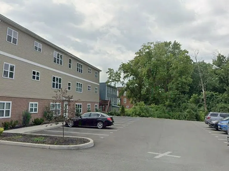 1047 Broadway - Modern Two Bedroom Apartments — Photo 20
