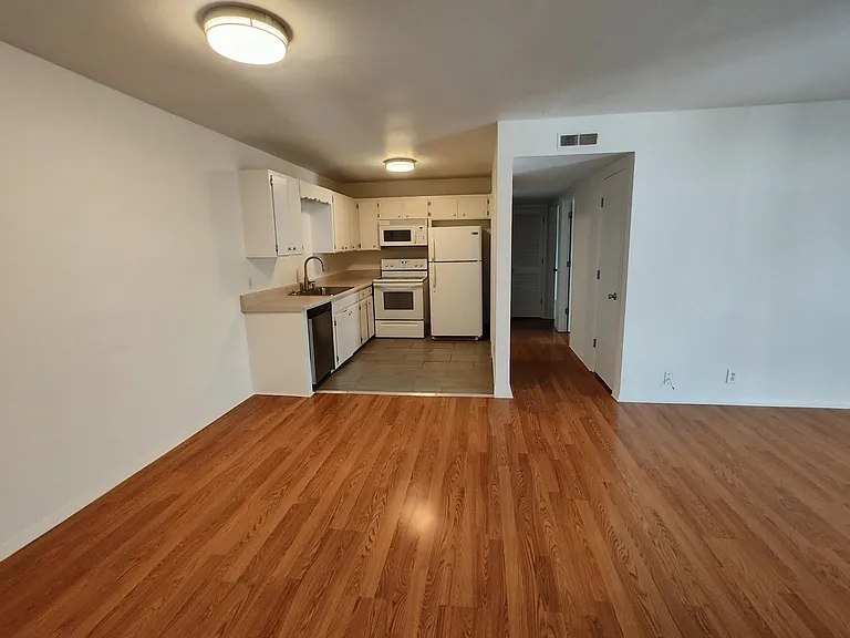 2621 Airpark Dr #10 — Photo 4