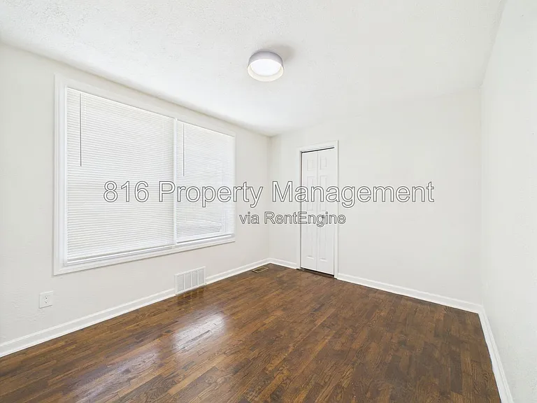 8404 E 47th Ter — Photo 17