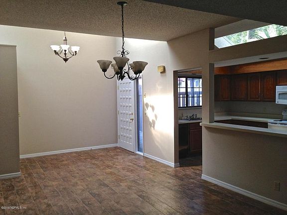 4th image of 2119 Winterbourne St W #23