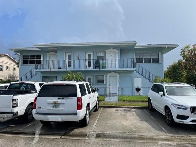 1st image of 1800 NE 170th St #4