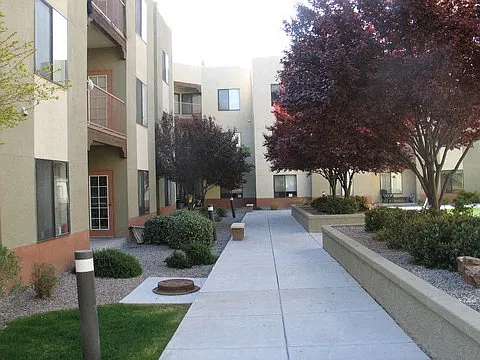 Casa de Sierra Senior Apartments — Photo 10