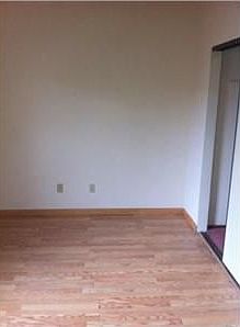 3rd image of 325 Northampton Dr