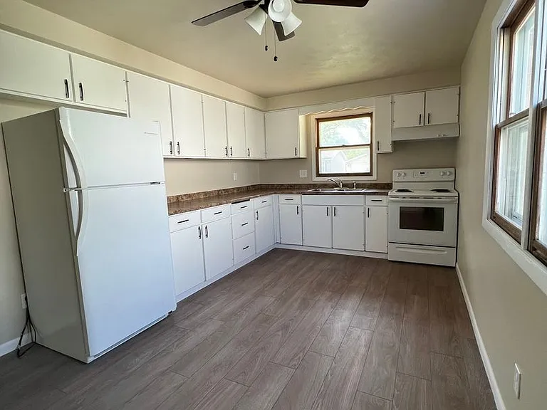 1212 E Sylvan Ave. — Photo 3