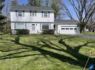 10 Dunrovin Ln, Rochester, NY 14618