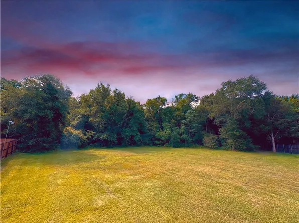 2902 E Embers Ct, Bryan, TX 77808
