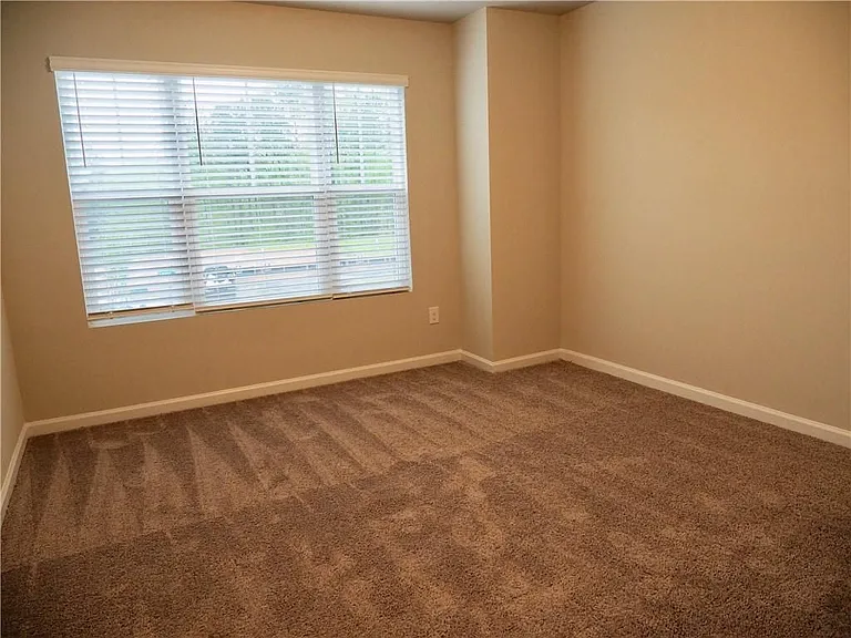 30 Laurel Rd E — Photo 13
