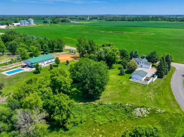 9815 Pioneer Trl, Loretto, MN 55357