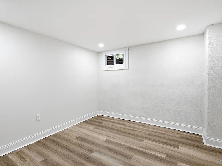 825 N Crysler Ave — Photo 9