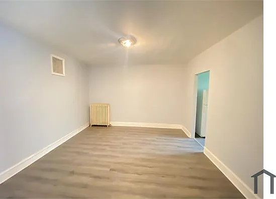 3 bed, $1,100 — Photo 2