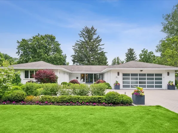 920 Pine Tree Ln, Winnetka, IL 60093