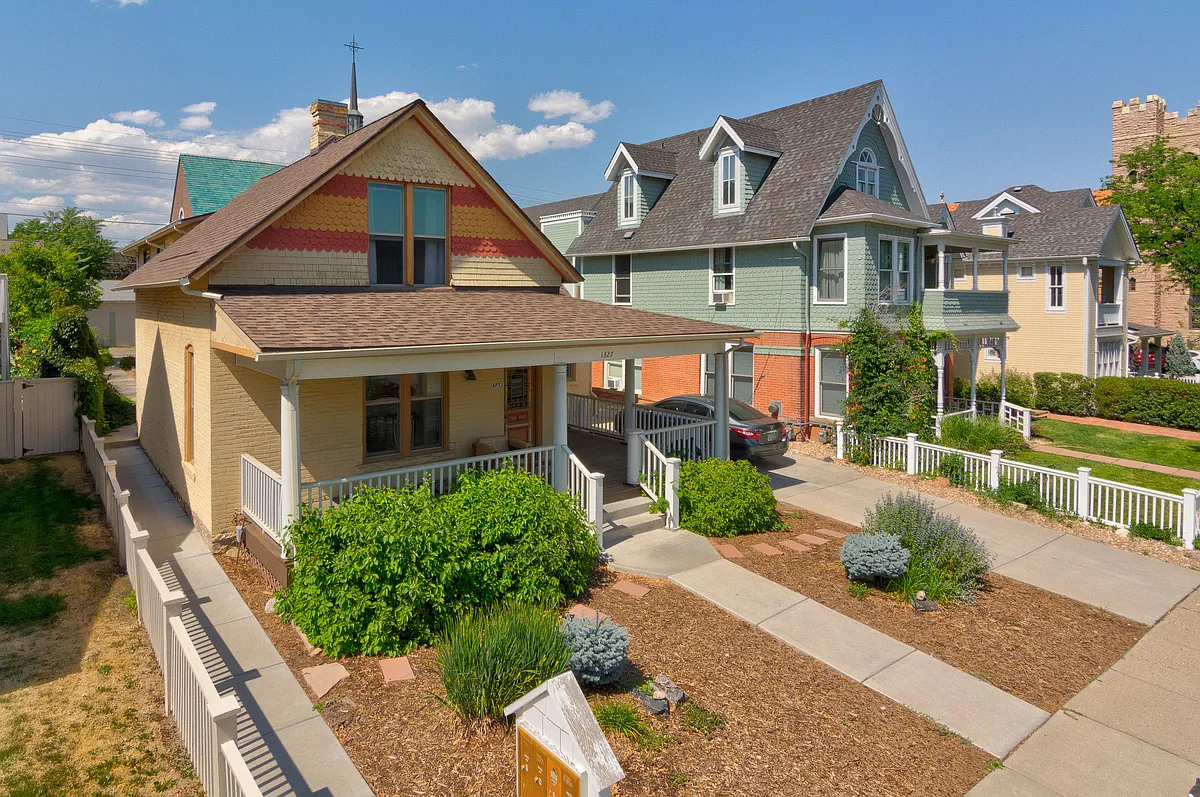 Building Photo - 1327 Pine St #4
