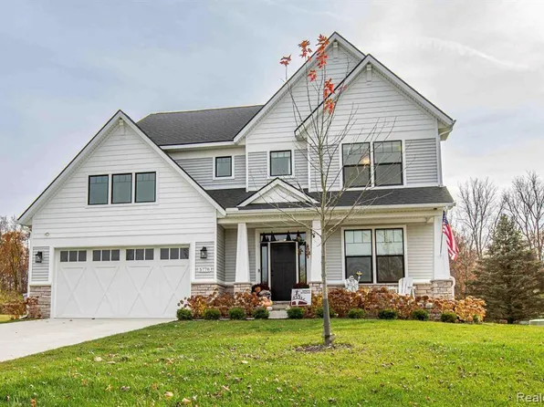 5778 Trail Side Ln, Hamburg Twp, MI 48189