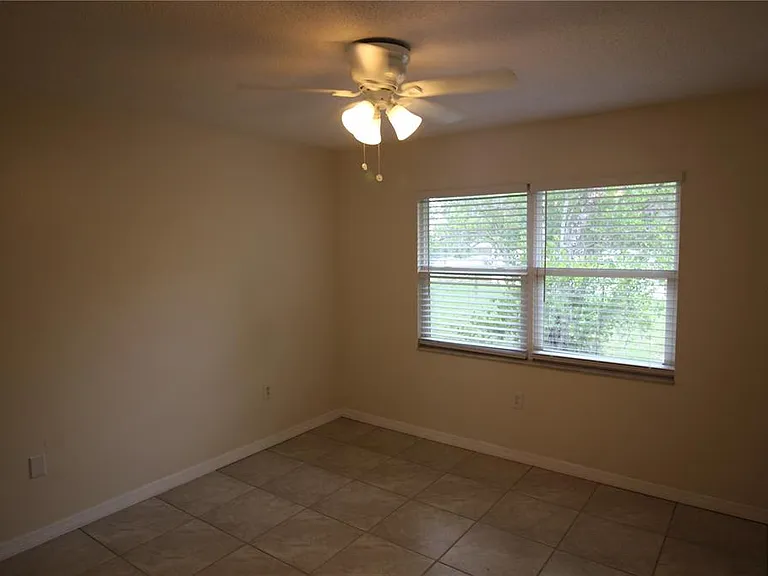 920 Columbia Ave — Photo 3