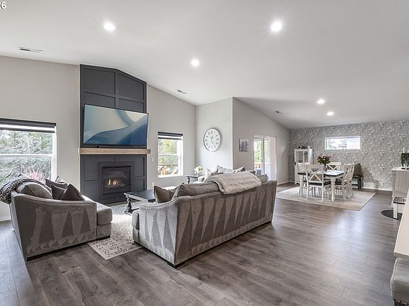 2nd image of 2747 S Harper Valley Way