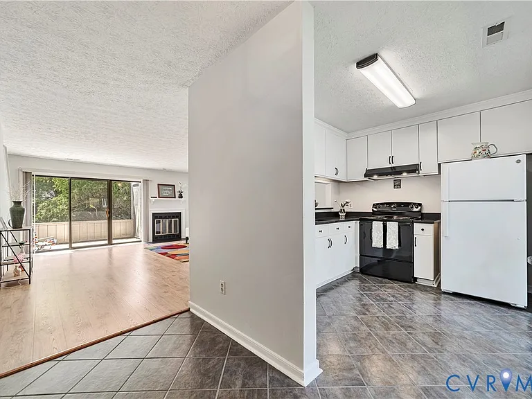 2716 Schooner Ct — Photo 3