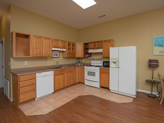 3rd image of 15086 76th St