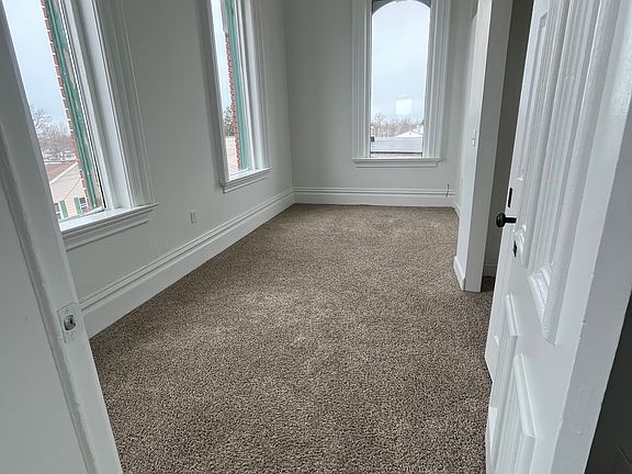 5th image of 90 S Pearl St NE #3W