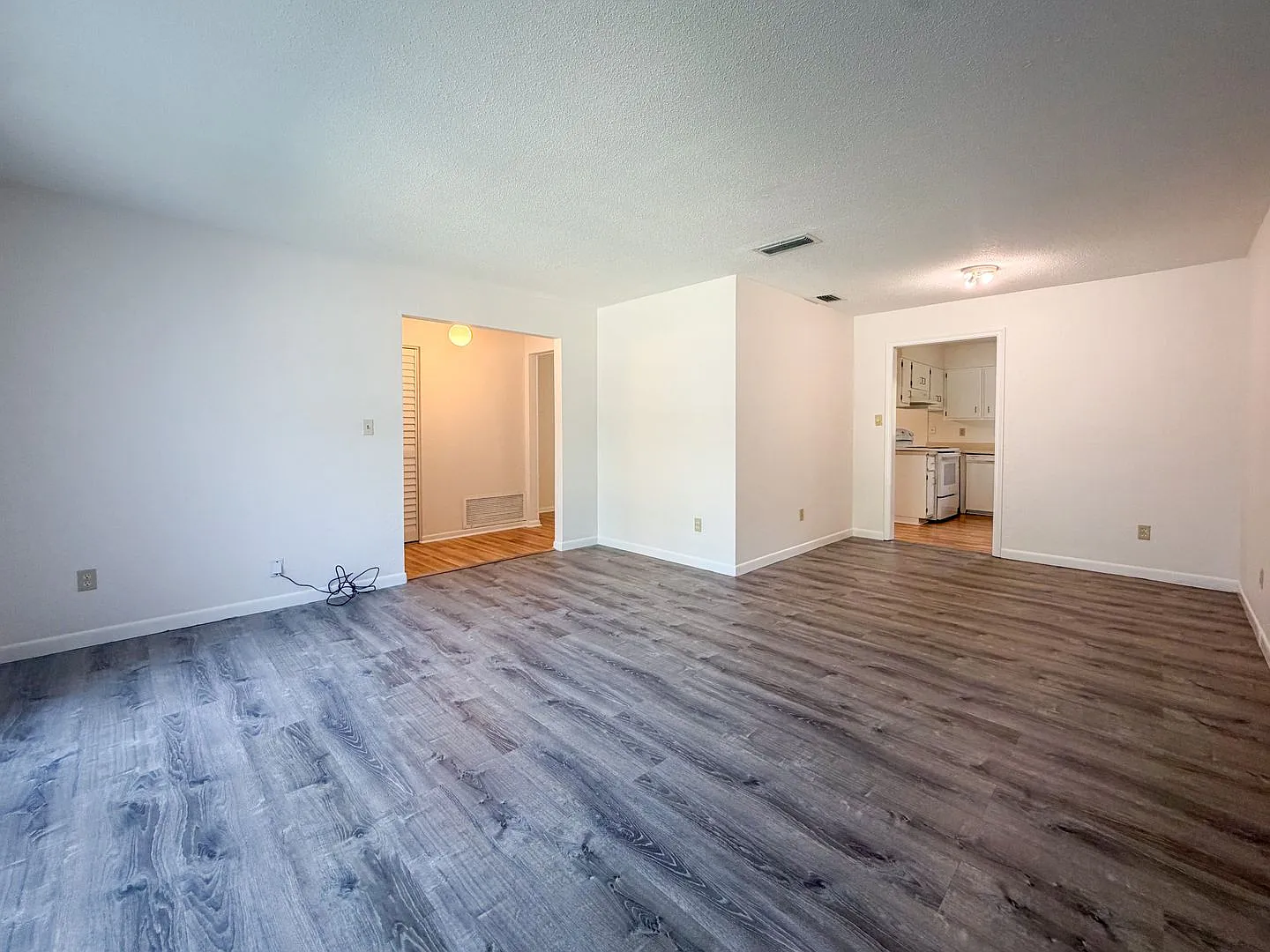 3BR/2BA Pet Friendly House in NW Gainesville - available end of September! — Photo 3