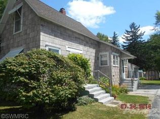 302 N Thomas St, Scottville, MI 49454