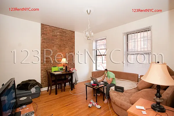 Rented by Chartwell Manhattan Realty | media 4