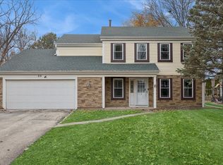 20 S Parliament Way, Mundelein, IL
