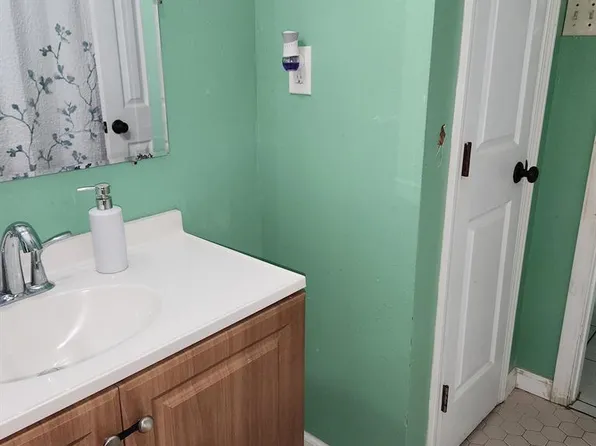 1560 Redwood Dr, Harvey, LA 70058