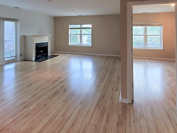 4th image of 1319 Chicago Ave APT 305