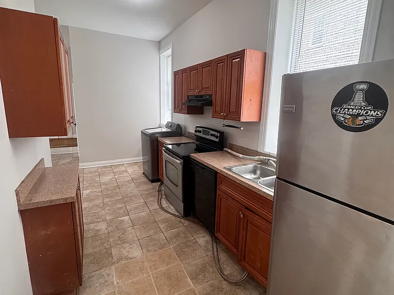 2101 S Marshall Blvd #1F — Photo 5
