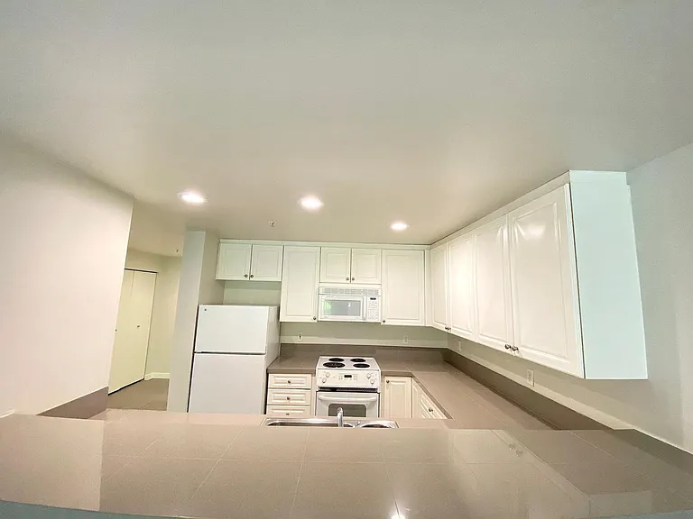 321 10th Ave S #610 — Photo 10