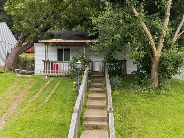 221 Caruso Dr, Monroeville, PA 15146