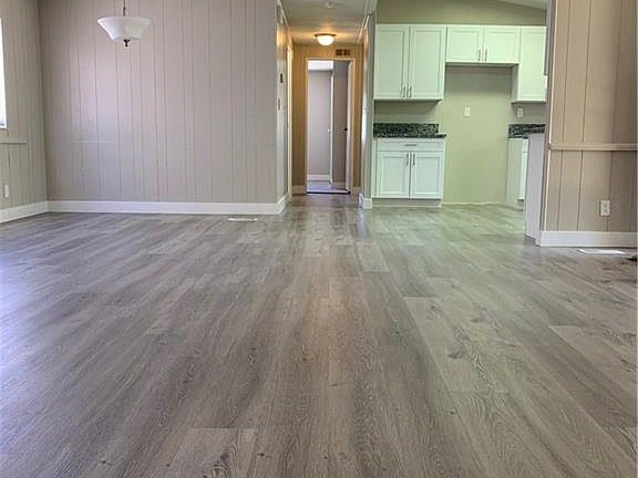 3rd image of 2273 Linn Ln