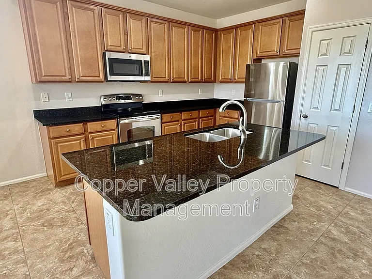 5511 W Desperado Way — Photo 2