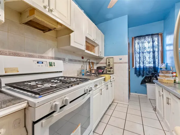 220 Armstrong Avenue image 4 of 12