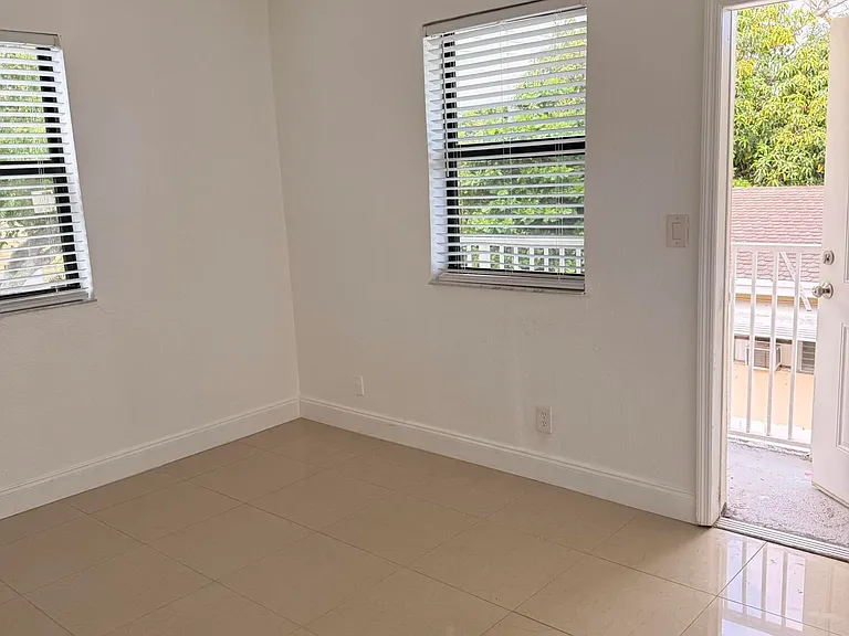 1501 NE 7th Ave #3 — Photo 8