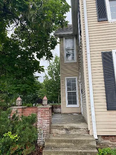 102 N State Ave — Photo 3